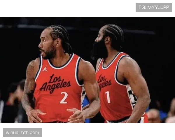 犹他队柯林斯篮板表现出色助力球队关键胜利