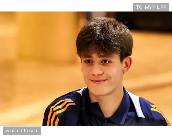 居莱尔更适合边锋还是中场?战术角色与位置适配分析