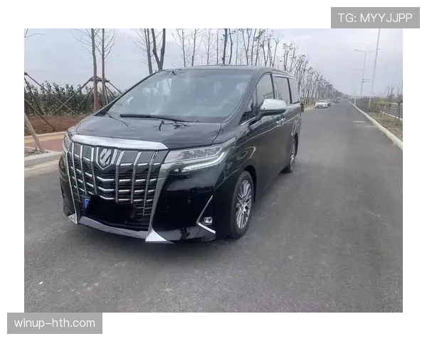 庞伟超市抱着两块钱面包，门口却等着司机开来的劳斯莱斯，反差笑抽了