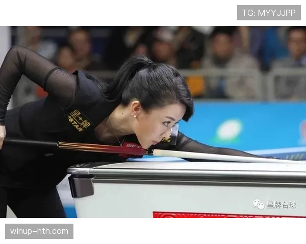 潘晓婷家的台球桌镶钻？